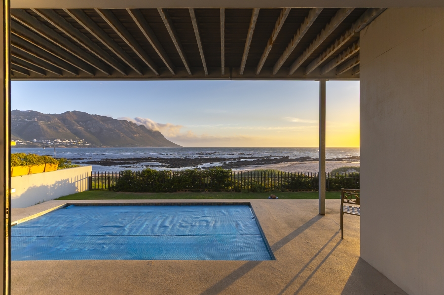 To Let 4 Bedroom Property for Rent in Harbour Island Western Cape